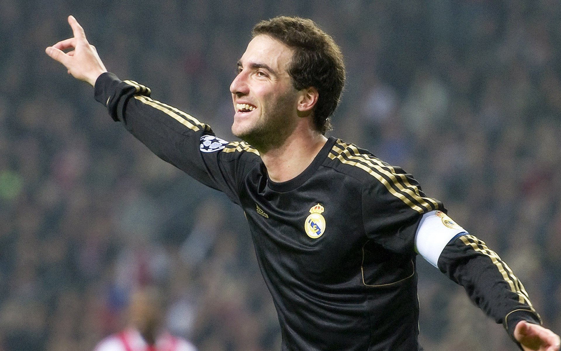 巴萨3-3战平布鲁日，防线漏洞百出，晋级形势堪忧，巴萨联赛不败